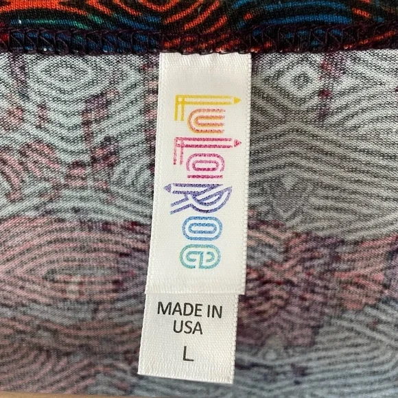 LuLaRoe Perfect T Multicolor Short Sleeve Scoop Neck Top Size L - Picture 3 of 13